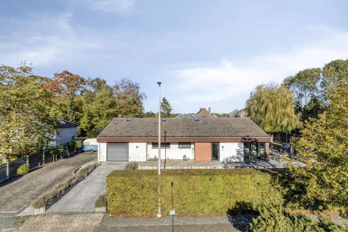 Bungalow te  koop in Baardegem 9310 495000.00€ 3 slaapkamers 262.00m² - Zoekertje 828309